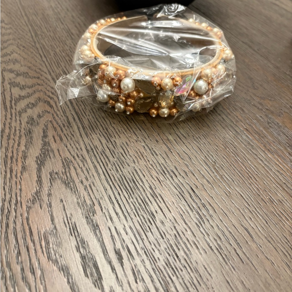 Elegant Gold-Tone and faux Pearl Women's Bracelet